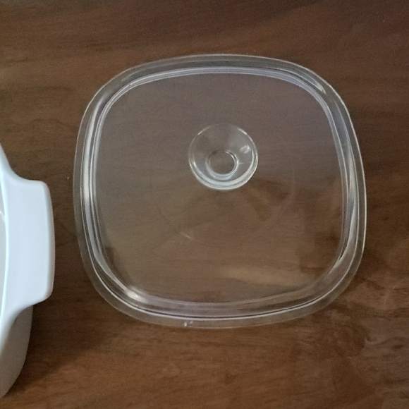Vintage CorningWare Classic White Casserole Dish with Glass Lid - Picture 2 of 7